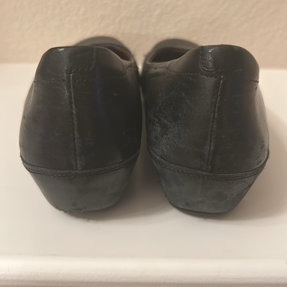 Women’s Clark’s black slip on shoes, size 9. - Picture 10 of 11